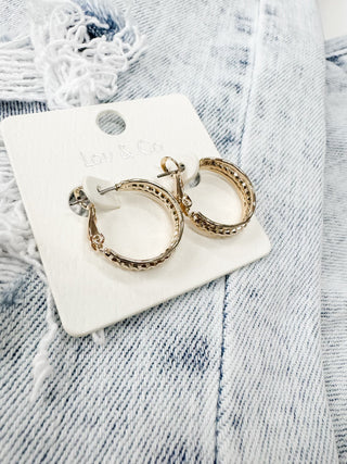 Center Twist Wire Hoop Earrings