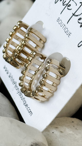 Lattice Bottom Hinge Huggie Earrings