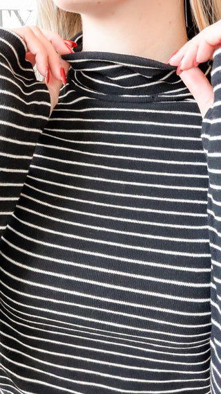 Avery Stripe Turtleneck W/Thumbholes