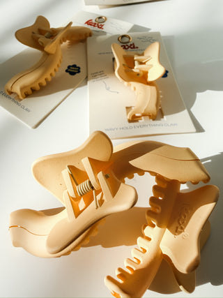 Kaxi Wavy Hold Everything Claw. *Final Sale*