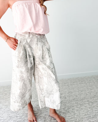Woodland Print Pleated Crop Jeans