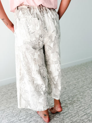 Woodland Print Pleated Crop Jeans