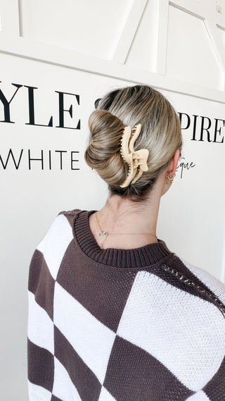 Kaxi Wavy Hold Everything Claw. *Final Sale*