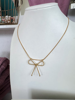 Textured Wire Bow Necklace