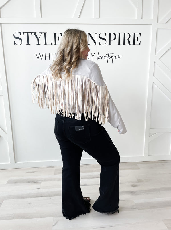  Shirt collar. Open front. Fringe all around. Cropped.